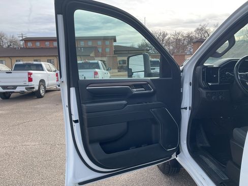 Used 2024 Chevrolet Silverado 2500 LT AWD/4WD image 11