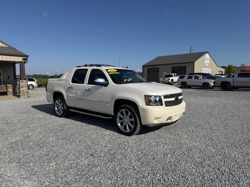Used 2011 Chevrolet Avalanche LTZ RWD image 2
