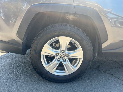 Used 2021 Toyota RAV4 XLE w/ Convenience Package image 16