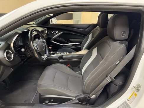 Used 2021 Chevrolet Camaro LT w/ Technology Package image 8