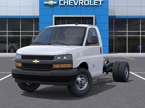 New 2025 Chevrolet Express 3500 image 38