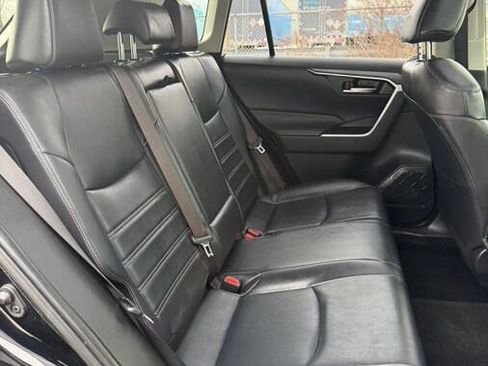 Used 2019 Toyota RAV4 XLE Premium image 23