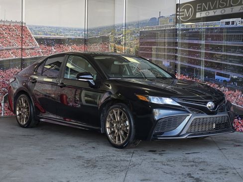 Certified 2024 Toyota Camry SE image 1