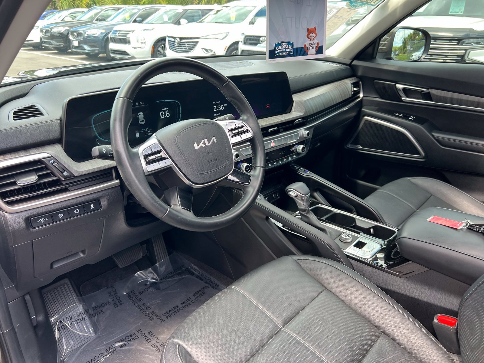 Used 2025 Kia Telluride EX w/ EX Captain's Chair Package FWD image 31