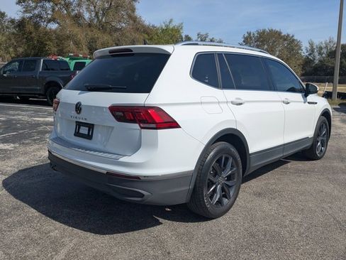 Used 2022 Volkswagen Tiguan SE w/ Panoramic Sunroof Package image 5