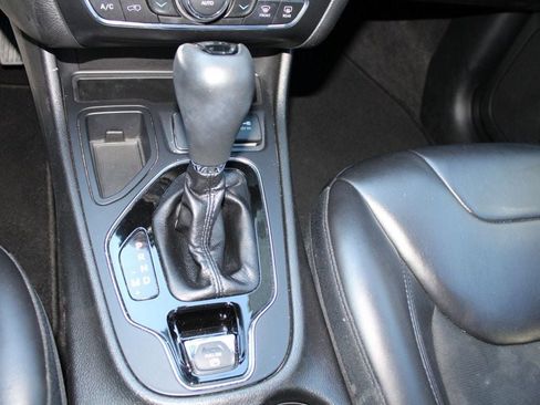 Used 2019 Jeep Cherokee Latitude Plus image 34