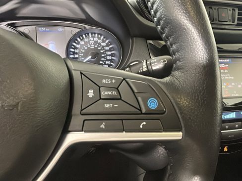 Used 2020 Nissan Rogue SV AWD/4WD image 18