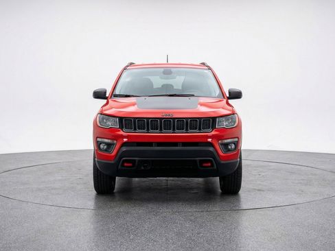 Used 2025 Jeep Compass Trailhawk image 2