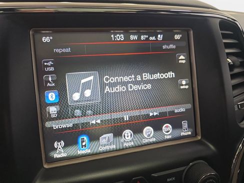 Used 2014 Jeep Grand Cherokee Overland AWD/4WD image 21