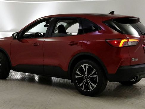 Used 2021 Ford Escape SE w/ SE Sport Appearance Package FWD image 5