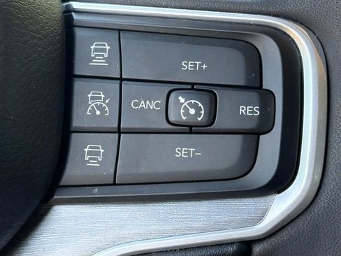 Used 2025 Jeep Wagoneer 4WD image 23