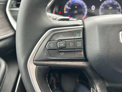 Used 2024 Jeep Grand Cherokee Limited w/ Luxury Tech Group II image 23