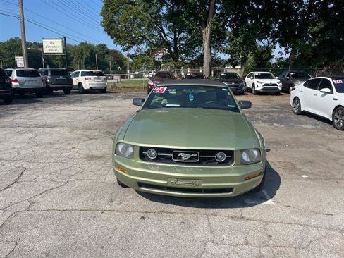 Used 2006 Ford Mustang Convertible RWD image 2