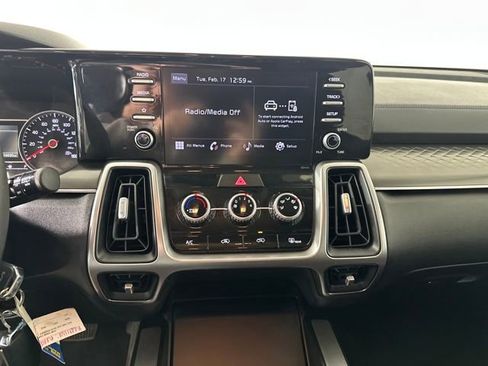 Used 2022 Kia Sorento LX image 21
