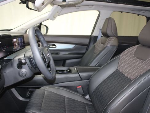Used 2025 Nissan Murano Platinum w/ Cargo Package AWD/4WD image 24