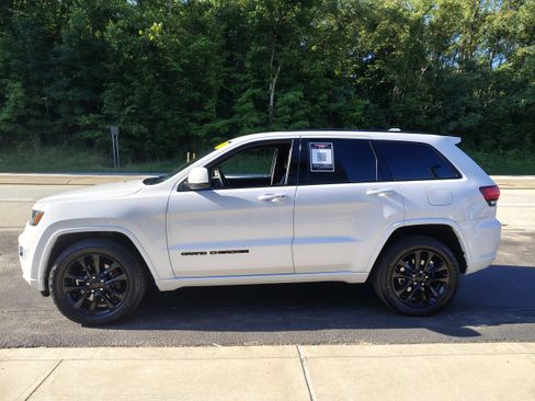 Certified 2021 Jeep Grand Cherokee Laredo AWD/4WD image 6