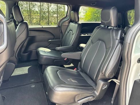 Used 2026 Chrysler Pacifica Select FWD image 21