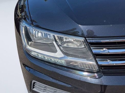 Used 2018 Volkswagen Tiguan SEL AWD/4WD image 9