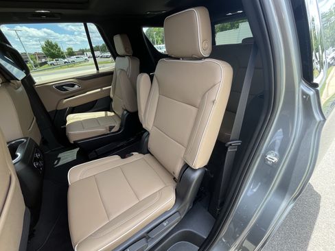 Used 2023 Chevrolet Tahoe Premier w/ Premium Package 2 AWD/4WD image 30