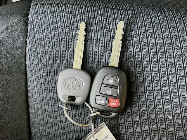 Used 2012 Toyota Camry SE FWD image 11
