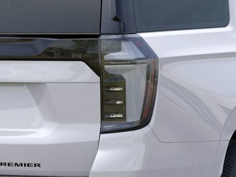 New 2025 Chevrolet Suburban Premier image 12