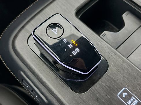 Used 2024 Nissan Ariya AWD image 25