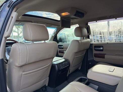 Used 2017 Toyota Sequoia Platinum image 11