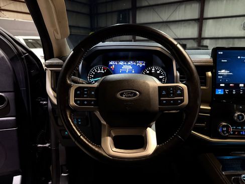 Used 2024 Ford Expedition XLT RWD image 30