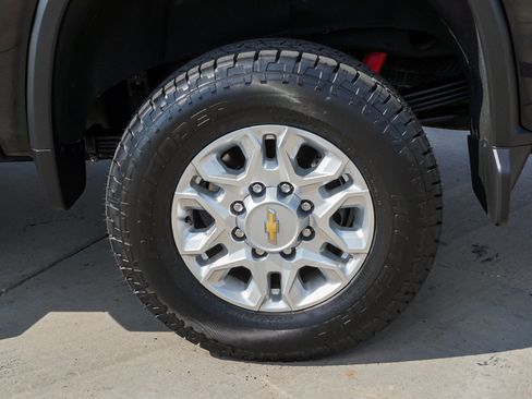 Used 2024 Chevrolet Silverado 2500 LT AWD/4WD image 13