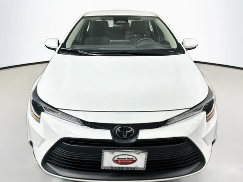 Used 2024 Toyota Corolla LE FWD image 2