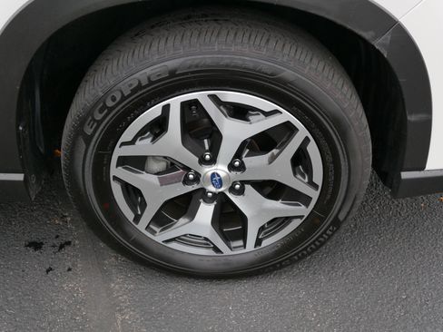 Certified 2023 Subaru Forester Premium image 17