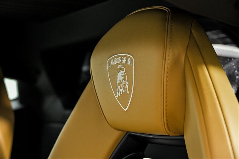 Used 2024 Lamborghini Revuelto AWD/4WD image 57