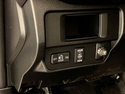 Used 2016 Toyota Tacoma TRD Sport w/ Towing Package image 30