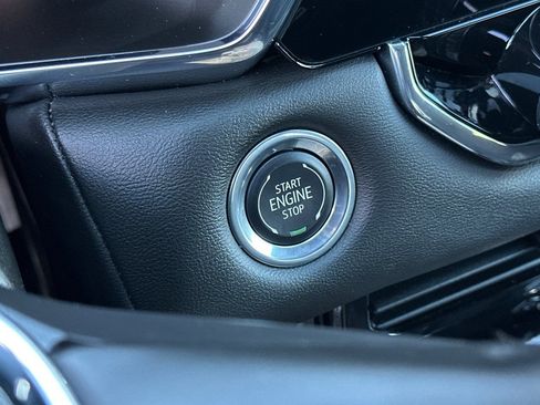 Used 2025 GMC Canyon Elevation w/ Convenience Package image 29