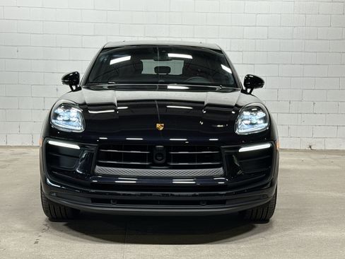 Certified 2026 Porsche Macan AWD/4WD image 9