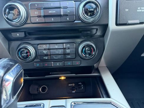Used 2015 Ford F150 Lariat w/ Equipment Group 502A Luxury AWD/4WD image 16