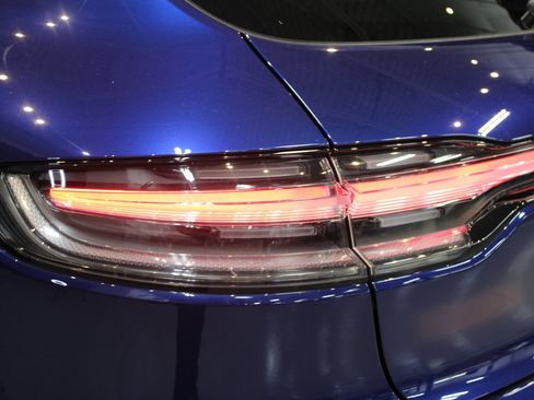 Certified 2024 Porsche Macan image 16