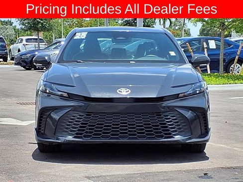 Used 2025 Toyota Camry SE w/ Convenience Package FWD image 2