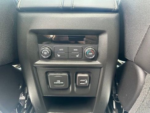 Used 2023 Chevrolet Traverse Premier AWD/4WD image 13