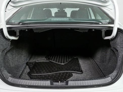 Certified 2025 Volkswagen Jetta SE FWD image 28