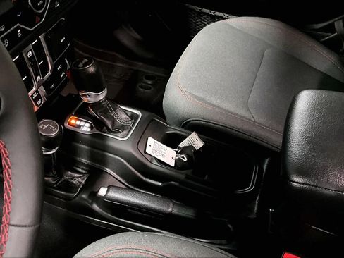 Used 2024 Jeep Wrangler Unlimited Rubicon image 14