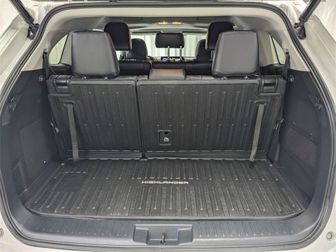 Used 2021 Toyota Highlander Limited image 29