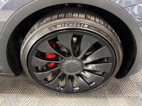 Used 2022 Tesla Model Y Performance AWD/4WD image 18