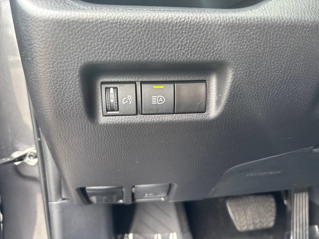 Used 2025 Toyota RAV4 XLE FWD image 26