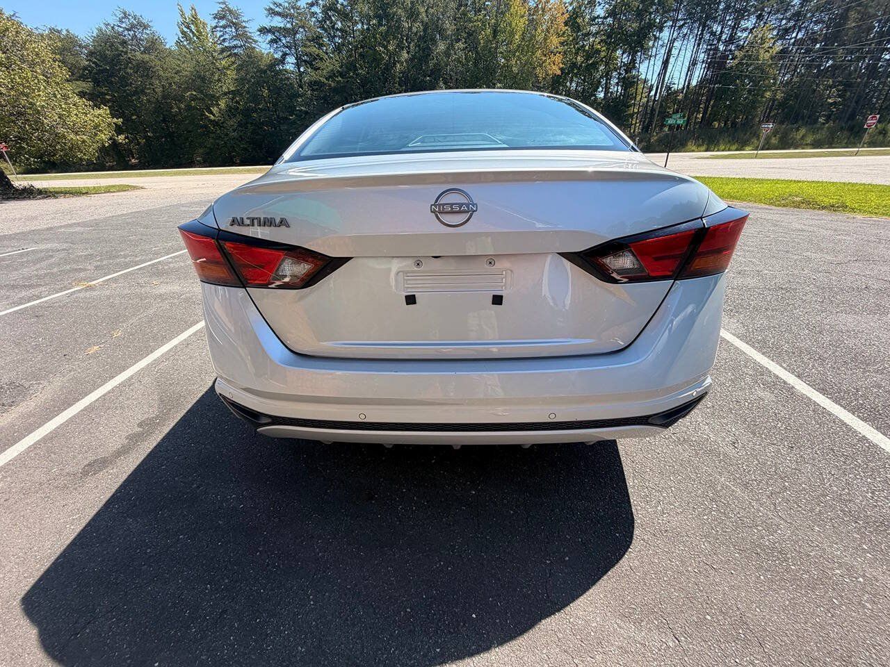 Used 2024 Nissan Altima 2.5 S FWD image 8
