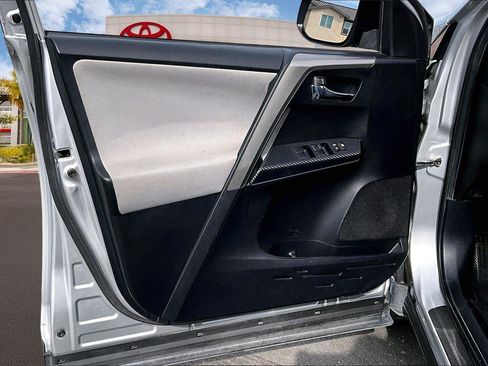 Used 2015 Toyota RAV4 XLE image 21