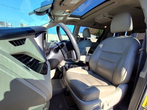 Used 2018 Toyota Sienna XLE w/ XLE Navigation Package image 16