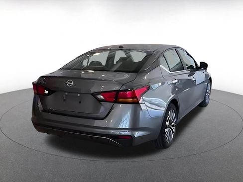Used 2025 Nissan Altima 2.5 SV image 12