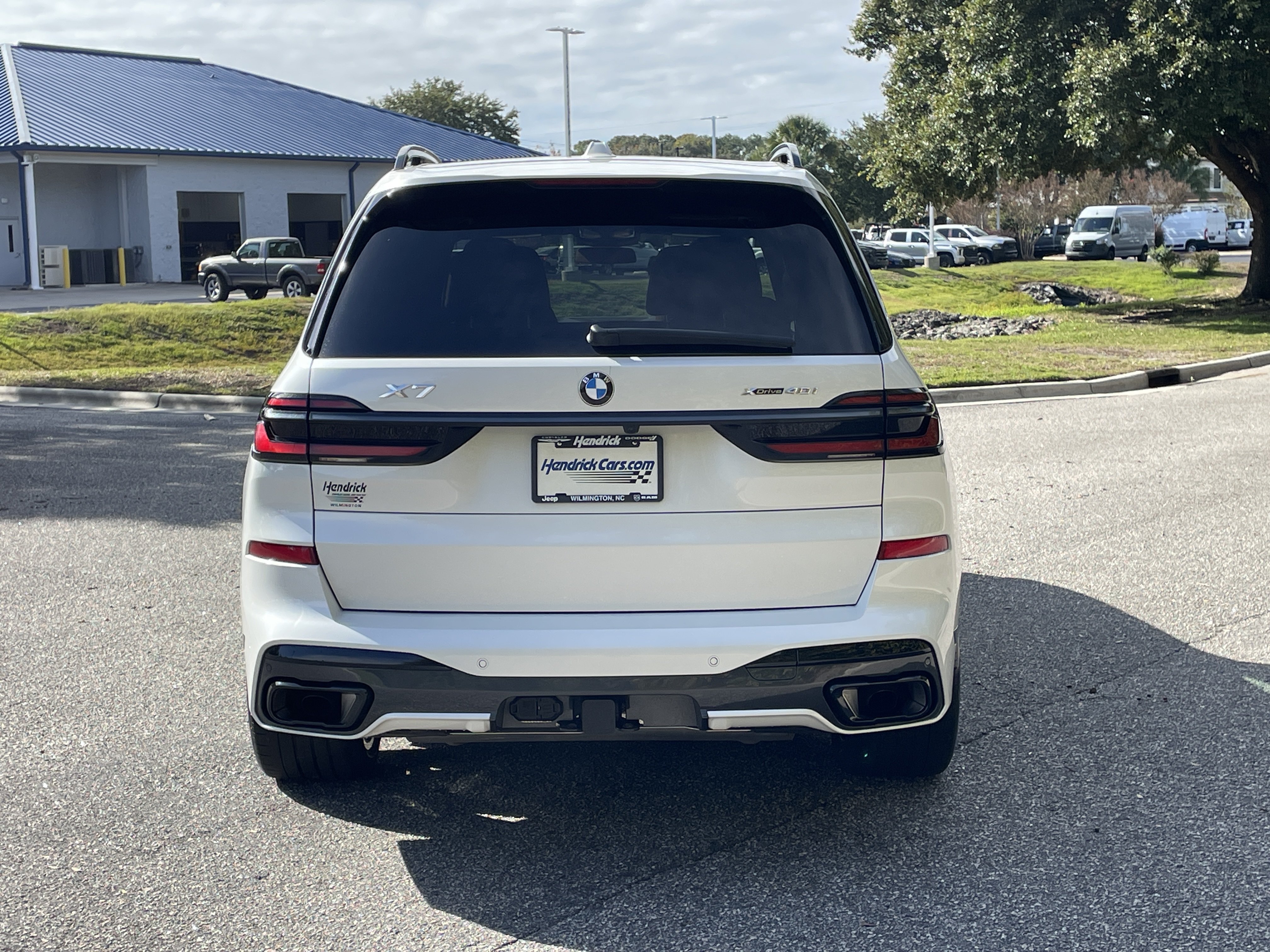 Used 2025 BMW X7 xDrive40i w/ M Sport Package AWD/4WD image 8