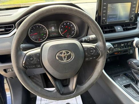 Used 2022 Toyota RAV4 XLE FWD image 23